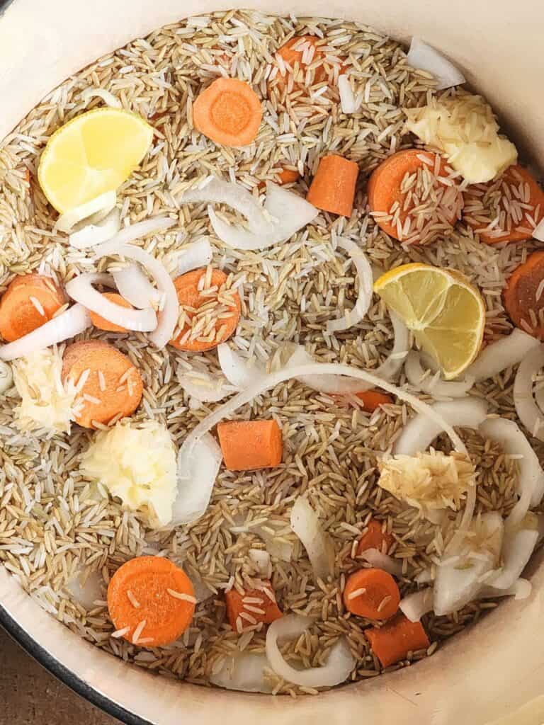rice grains with lemon, carrots, onions and other ingredients